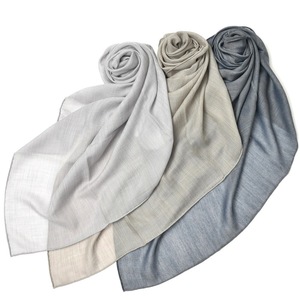 BEGG(ベグ)<br>シルキーカシミアソリッドスクエアストール WISPY 18311201059